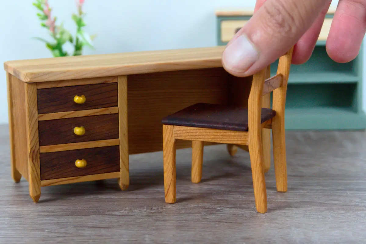 You are currently viewing Creating a Miniature Chair for a Dollhouse – Scale 1:12
